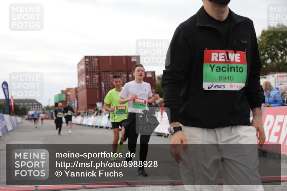 03.10.2025 - Köhlbrandbrückenlauf Yannick Fuchs http://msf.ph/oto/8988928 03.10.2025 16:00:52 Ziel 7223, 7294, 7522, 7561, 8676, 8883, 8940, 9736 meine-sportfotos.de