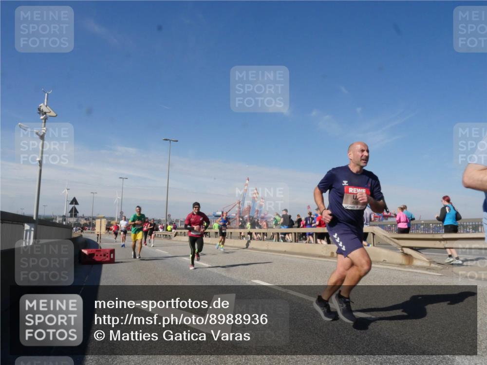 03.10.2025 - Köhlbrandbrückenlauf Matties Gatica Varas http://msf.ph/oto/8988936 03.10.2025 12:35:38 Position 2  meine-sportfotos.de
