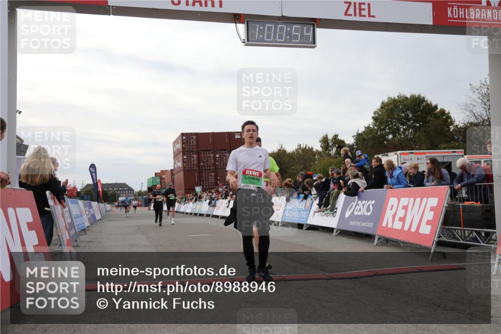 03.10.2025 - Köhlbrandbrückenlauf Yannick Fuchs http://msf.ph/oto/8988946 03.10.2025 16:00:52 Ziel 7223, 7294, 7522, 7561, 8676, 8883, 8940, 9736 meine-sportfotos.de