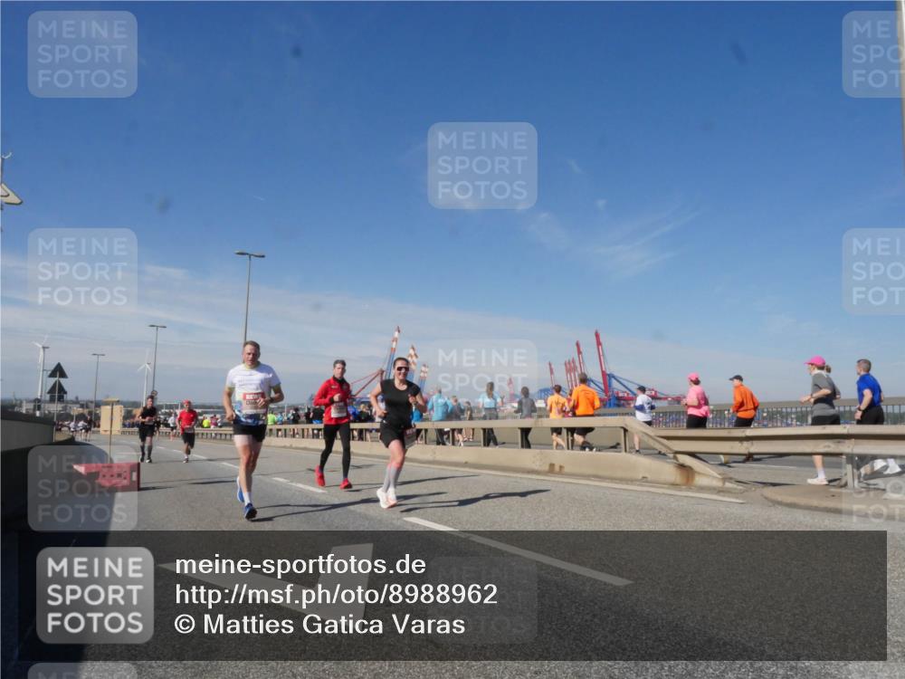 03.10.2025 - Köhlbrandbrückenlauf Matties Gatica Varas http://msf.ph/oto/8988962 03.10.2025 12:35:43 Position 2  meine-sportfotos.de