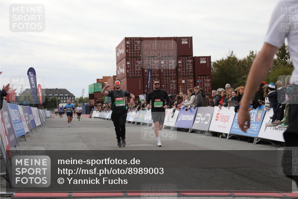 03.10.2025 - Köhlbrandbrückenlauf Yannick Fuchs http://msf.ph/oto/8989003 03.10.2025 16:00:54 Ziel 7223, 7294, 7522, 8676, 8883, 8940, 9736 meine-sportfotos.de