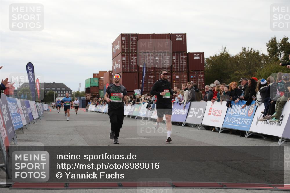 03.10.2025 - Köhlbrandbrückenlauf Yannick Fuchs http://msf.ph/oto/8989016 03.10.2025 16:00:54 Ziel 7223, 7294, 7522, 8676, 8883, 8940, 9736 meine-sportfotos.de