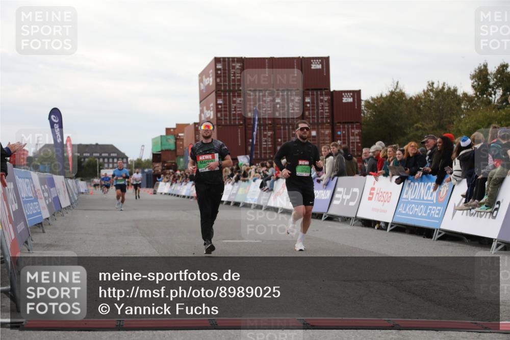 03.10.2025 - Köhlbrandbrückenlauf Yannick Fuchs http://msf.ph/oto/8989025 03.10.2025 16:00:54 Ziel 7223, 7294, 7522, 8676, 8883, 8940, 9736 meine-sportfotos.de