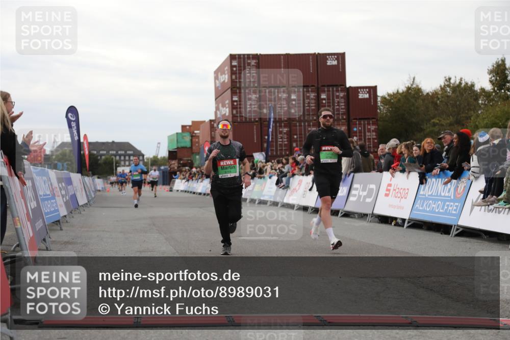 03.10.2025 - Köhlbrandbrückenlauf Yannick Fuchs http://msf.ph/oto/8989031 03.10.2025 16:00:55 Ziel 7294, 7522, 8676, 8883, 9736 meine-sportfotos.de