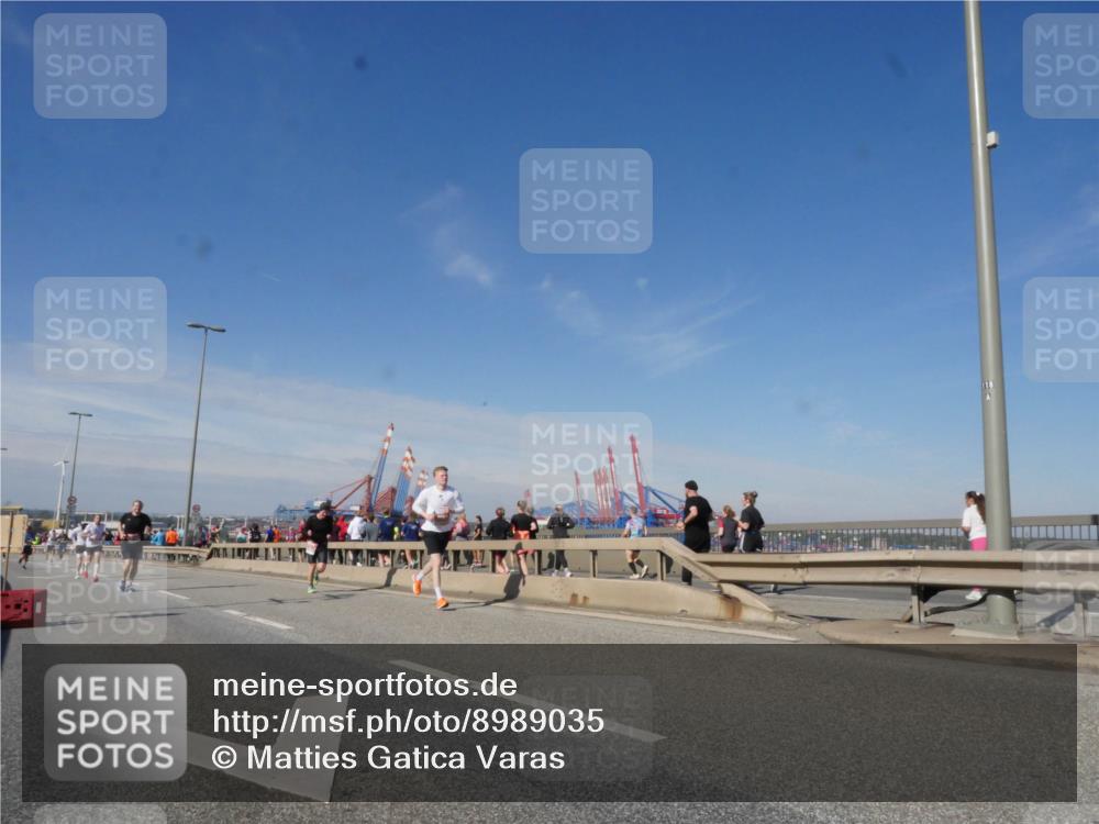 03.10.2025 - Köhlbrandbrückenlauf Matties Gatica Varas http://msf.ph/oto/8989035 03.10.2025 12:35:55 Position 2 118 meine-sportfotos.de
