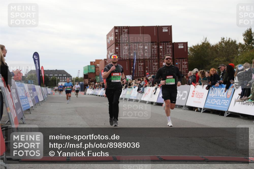 03.10.2025 - Köhlbrandbrückenlauf Yannick Fuchs http://msf.ph/oto/8989036 03.10.2025 16:00:55 Ziel 7294, 7522, 8676, 8883, 9736 meine-sportfotos.de