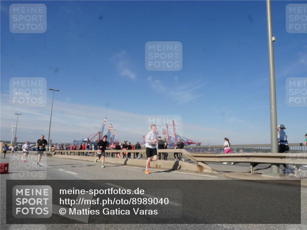 03.10.2025 - Köhlbrandbrückenlauf Matties Gatica Varas http://msf.ph/oto/8989040 03.10.2025 12:35:56 Position 2  meine-sportfotos.de