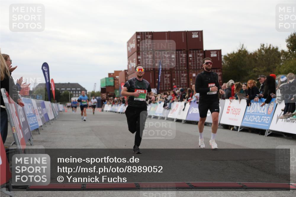 03.10.2025 - Köhlbrandbrückenlauf Yannick Fuchs http://msf.ph/oto/8989052 03.10.2025 16:00:55 Ziel 7294, 7522, 8676, 8883, 9736 meine-sportfotos.de