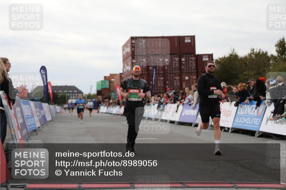 03.10.2025 - Köhlbrandbrückenlauf Yannick Fuchs http://msf.ph/oto/8989056 03.10.2025 16:00:55 Ziel 7294, 7522, 8676, 8883, 9736 meine-sportfotos.de
