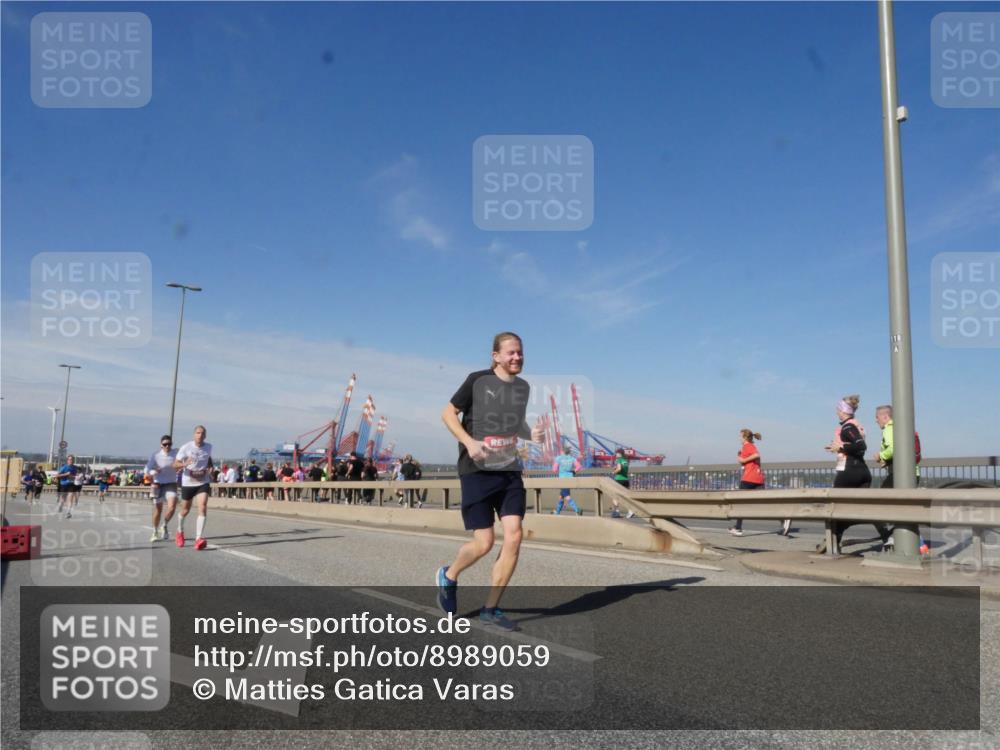 03.10.2025 - Köhlbrandbrückenlauf Matties Gatica Varas http://msf.ph/oto/8989059 03.10.2025 12:35:59 Position 2 118 meine-sportfotos.de