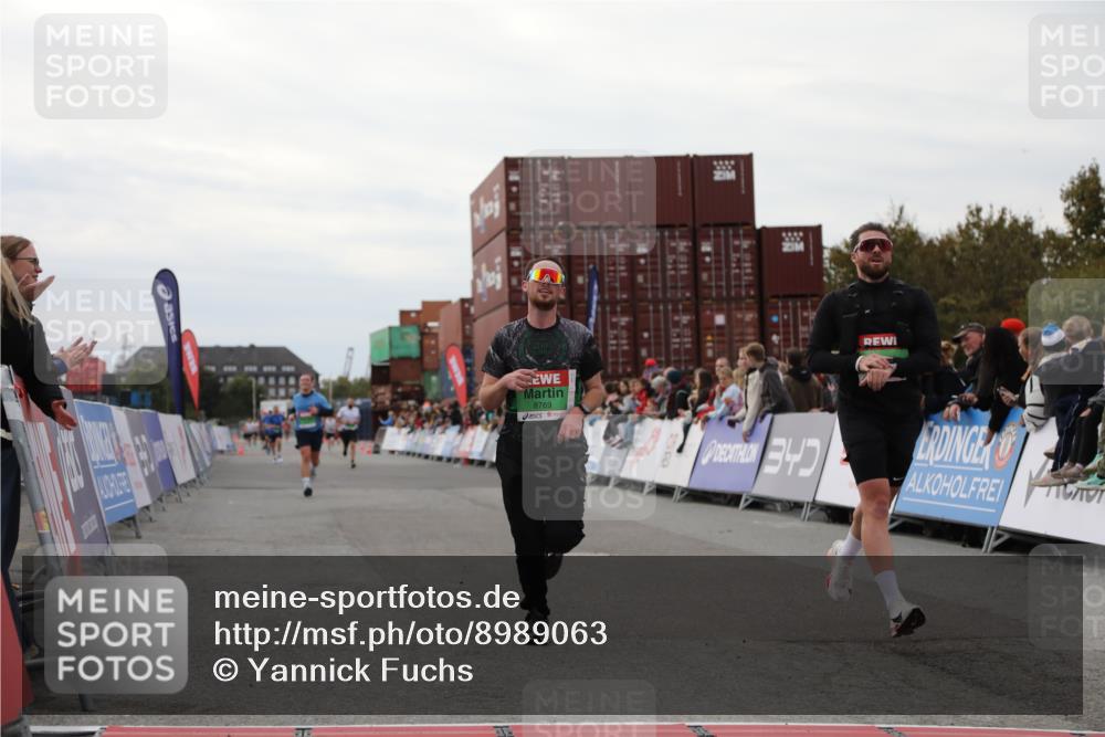 03.10.2025 - Köhlbrandbrückenlauf Yannick Fuchs http://msf.ph/oto/8989063 03.10.2025 16:00:55 Ziel 7294, 7522, 8676, 8883, 9736 meine-sportfotos.de