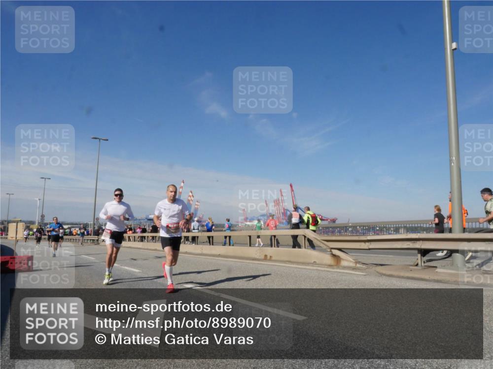 03.10.2025 - Köhlbrandbrückenlauf Matties Gatica Varas http://msf.ph/oto/8989070 03.10.2025 12:36:01 Position 2  meine-sportfotos.de