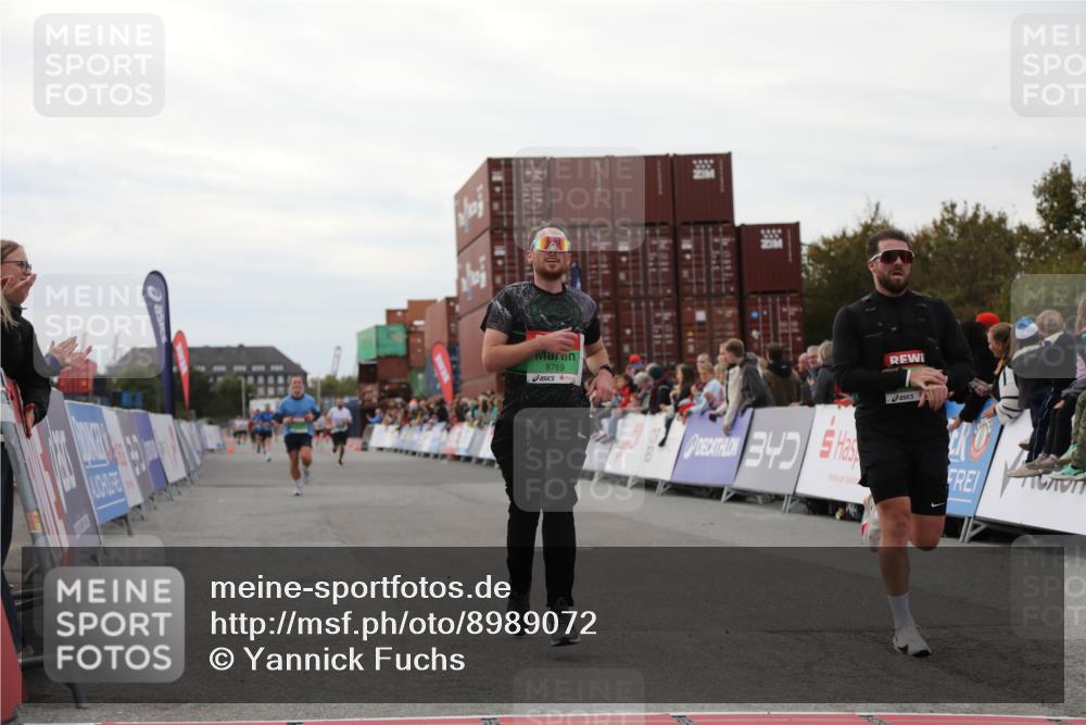 03.10.2025 - Köhlbrandbrückenlauf Yannick Fuchs http://msf.ph/oto/8989072 03.10.2025 16:00:55 Ziel 7294, 7522, 8676, 8883, 9736 meine-sportfotos.de