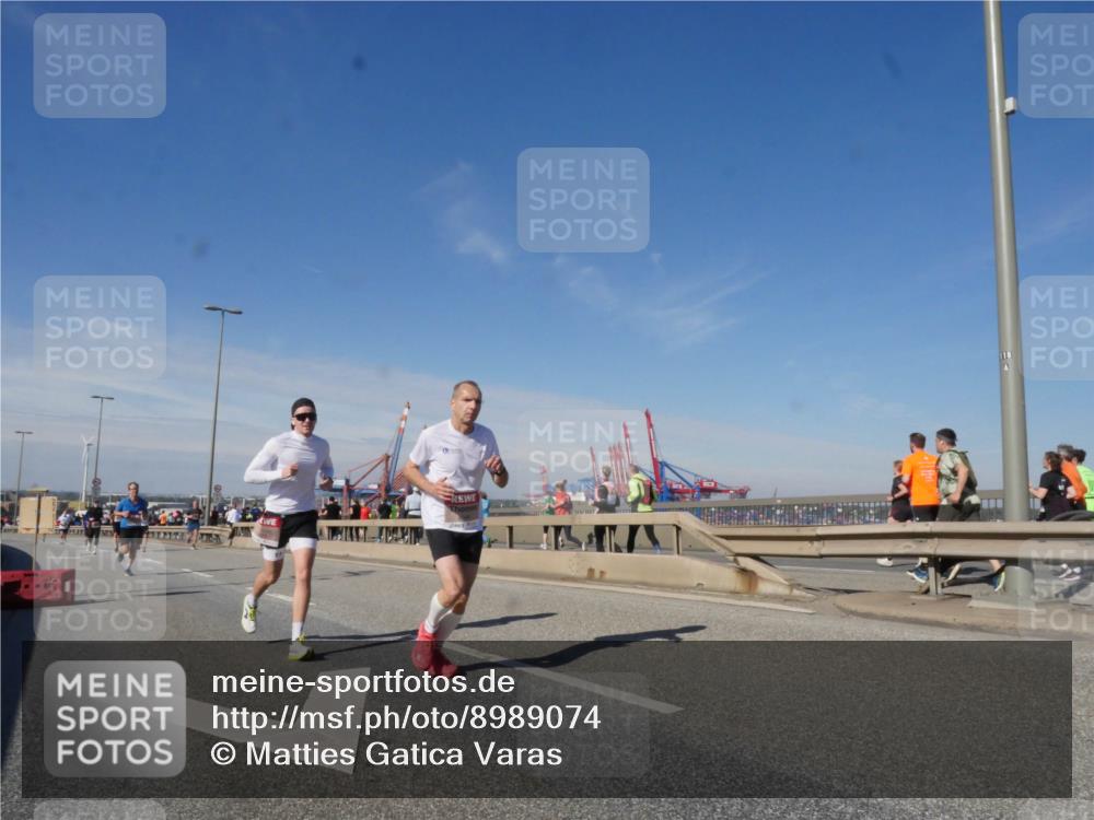 03.10.2025 - Köhlbrandbrückenlauf Matties Gatica Varas http://msf.ph/oto/8989074 03.10.2025 12:36:02 Position 2  meine-sportfotos.de