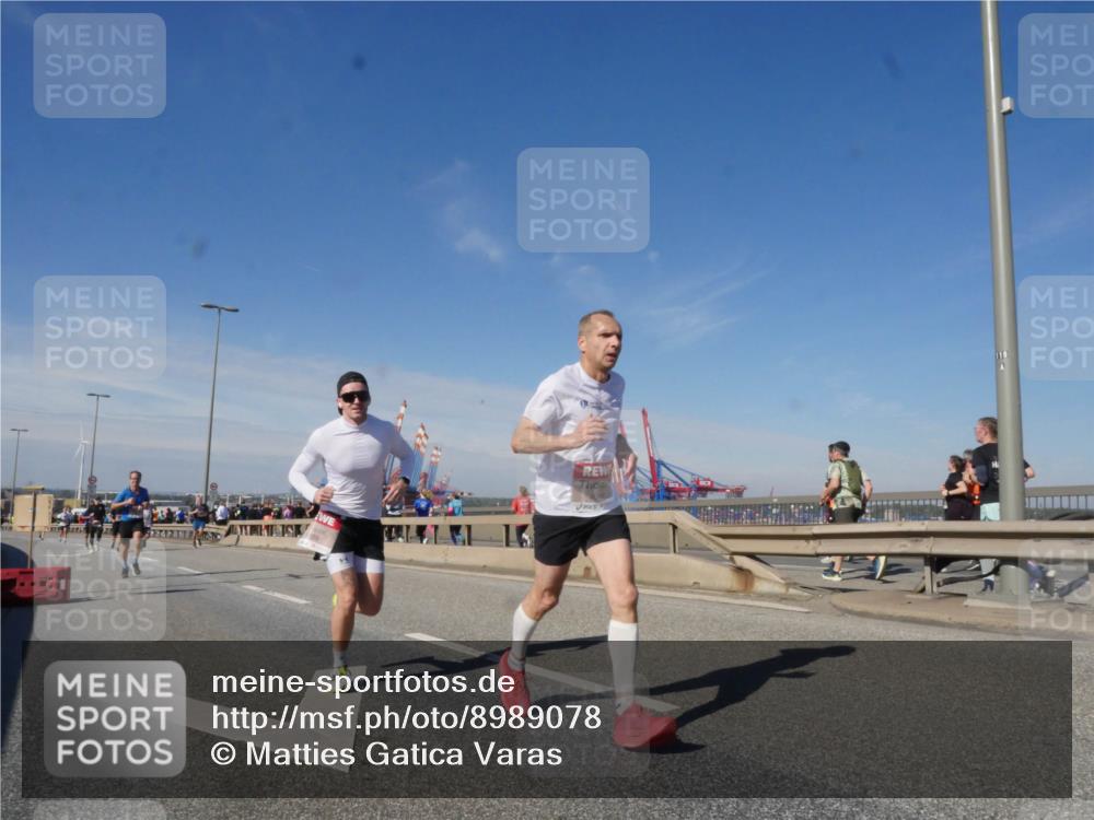 03.10.2025 - Köhlbrandbrückenlauf Matties Gatica Varas http://msf.ph/oto/8989078 03.10.2025 12:36:02 Position 2 4046, 118 meine-sportfotos.de