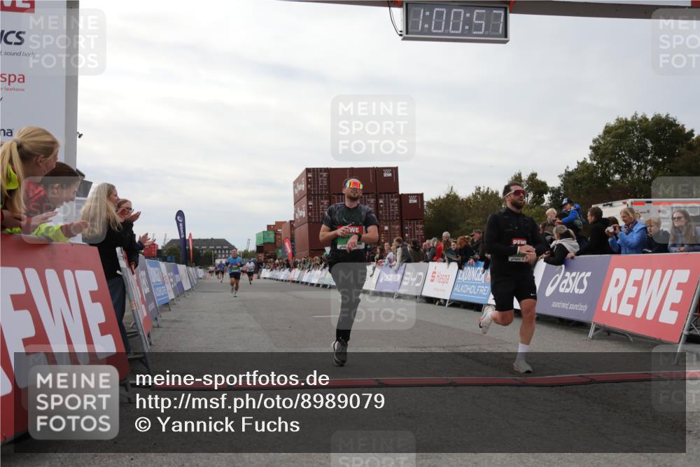 03.10.2025 - Köhlbrandbrückenlauf Yannick Fuchs http://msf.ph/oto/8989079 03.10.2025 16:00:56 Ziel 7294, 7396, 8676, 8883, 9736 meine-sportfotos.de