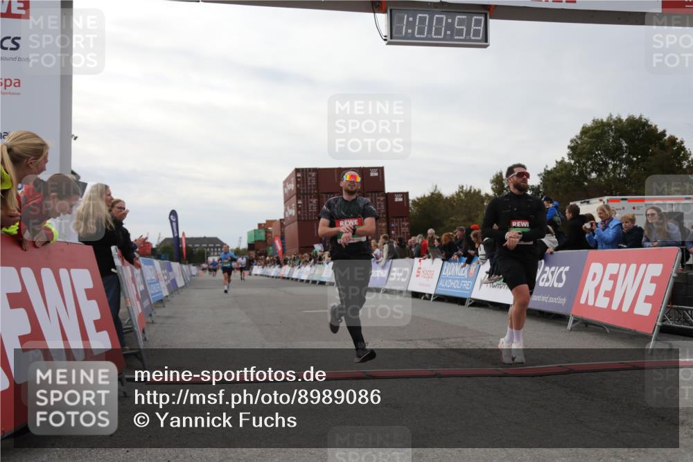 03.10.2025 - Köhlbrandbrückenlauf Yannick Fuchs http://msf.ph/oto/8989086 03.10.2025 16:00:56 Ziel 7294, 7396, 8676, 8883, 9736 meine-sportfotos.de