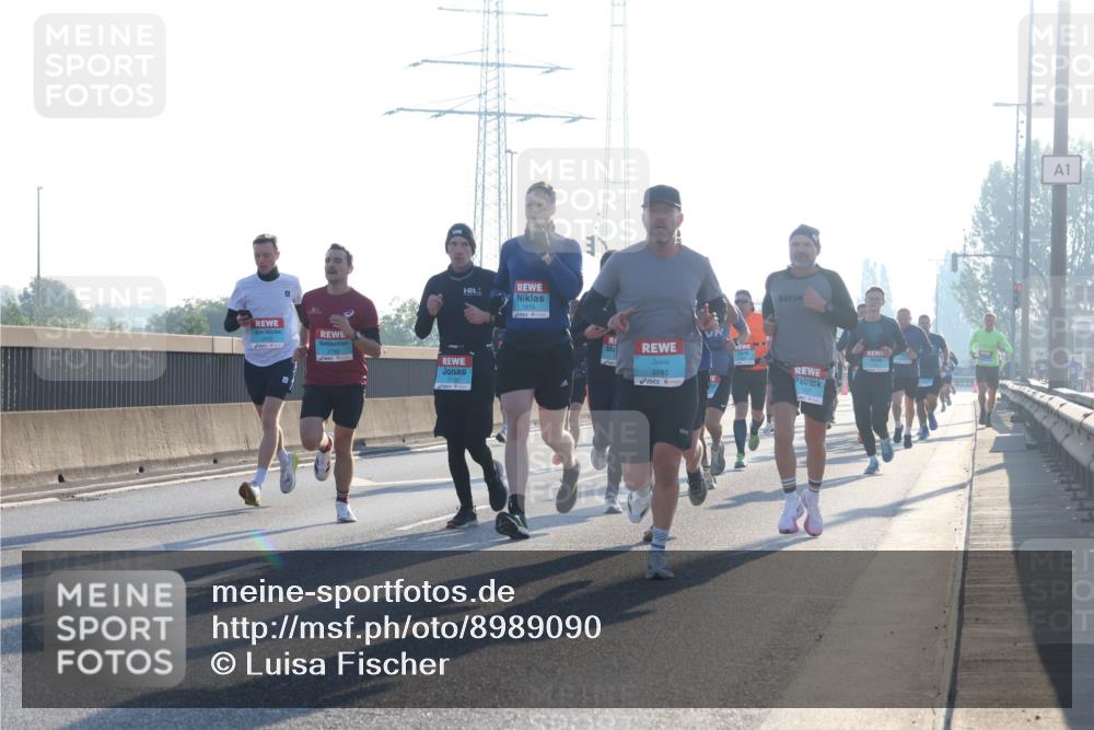 03.10.2025 - Köhlbrandbrückenlauf Luisa Fischer http://msf.ph/oto/8989090 03.10.2025 10:12:17 Position 3 3785, 1 meine-sportfotos.de