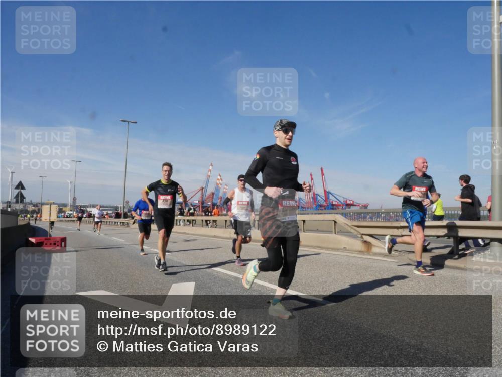 03.10.2025 - Köhlbrandbrückenlauf Matties Gatica Varas http://msf.ph/oto/8989122 03.10.2025 12:36:09 Position 2 118 meine-sportfotos.de