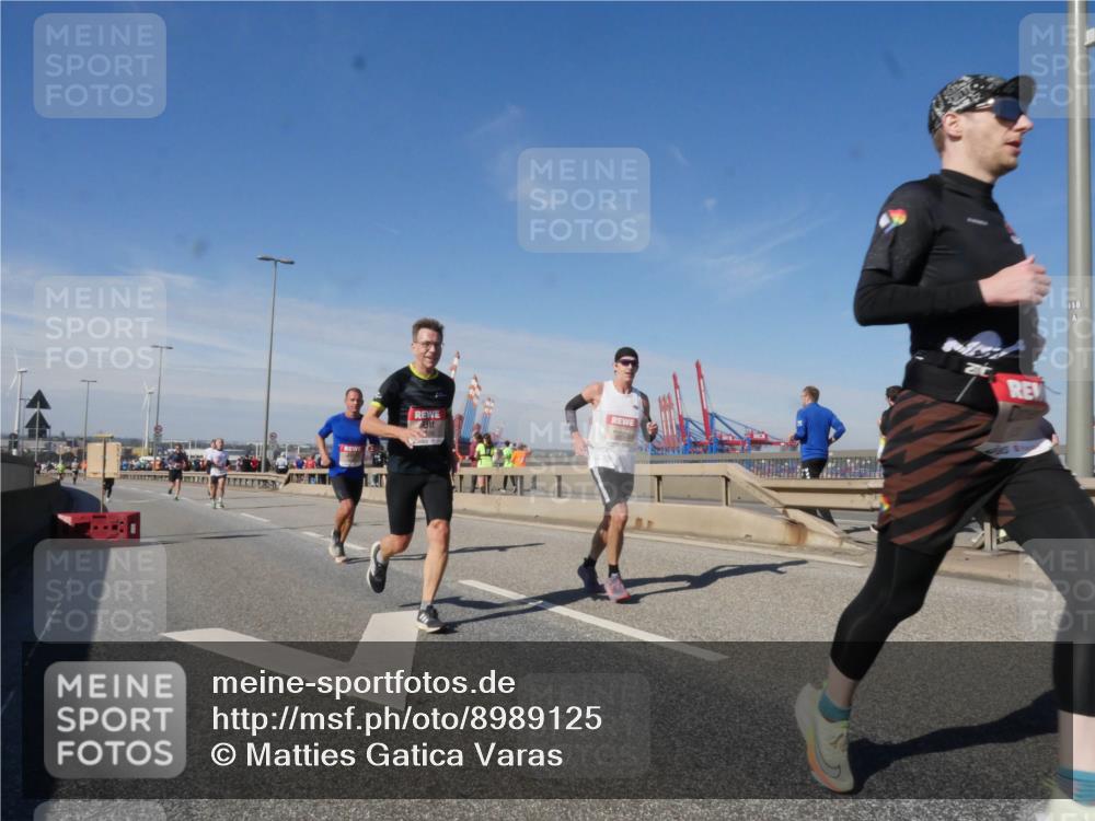 03.10.2025 - Köhlbrandbrückenlauf Matties Gatica Varas http://msf.ph/oto/8989125 03.10.2025 12:36:10 Position 2 118 meine-sportfotos.de