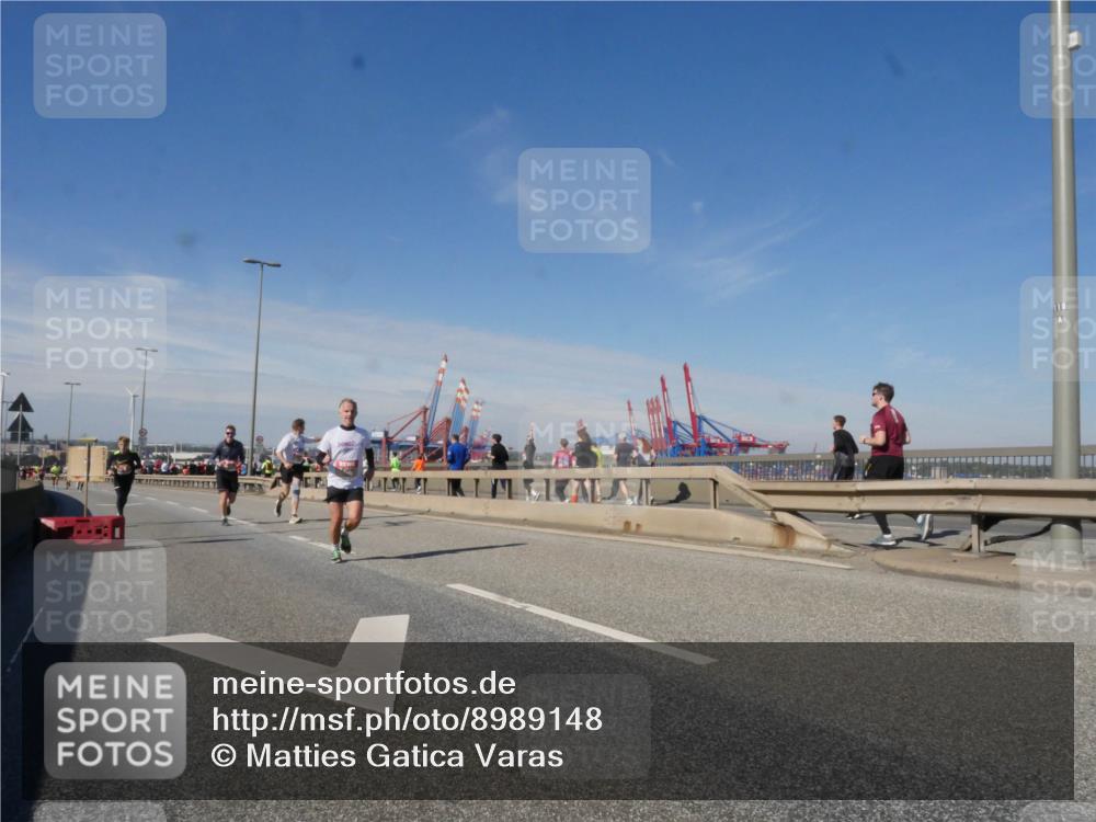 03.10.2025 - Köhlbrandbrückenlauf Matties Gatica Varas http://msf.ph/oto/8989148 03.10.2025 12:36:14 Position 2 141 meine-sportfotos.de