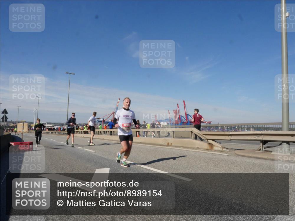 03.10.2025 - Köhlbrandbrückenlauf Matties Gatica Varas http://msf.ph/oto/8989154 03.10.2025 12:36:15 Position 2 118 meine-sportfotos.de