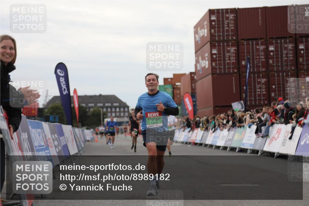 03.10.2025 - Köhlbrandbrückenlauf Yannick Fuchs http://msf.ph/oto/8989182 03.10.2025 16:00:59 Ziel 7294, 7396, 8676, 8855, 9736 meine-sportfotos.de