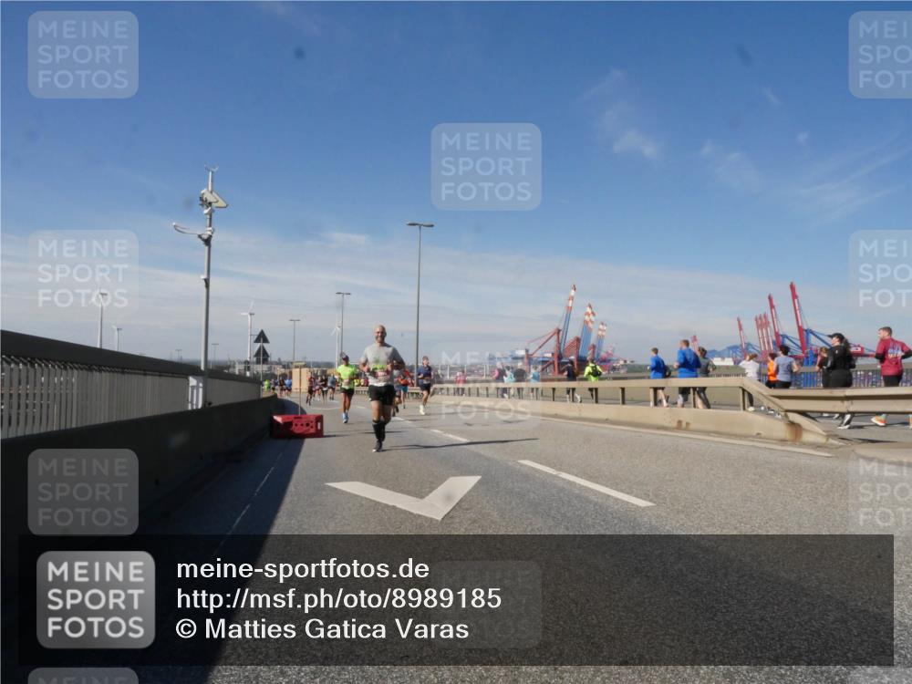 03.10.2025 - Köhlbrandbrückenlauf Matties Gatica Varas http://msf.ph/oto/8989185 03.10.2025 12:36:28 Position 2 235 meine-sportfotos.de