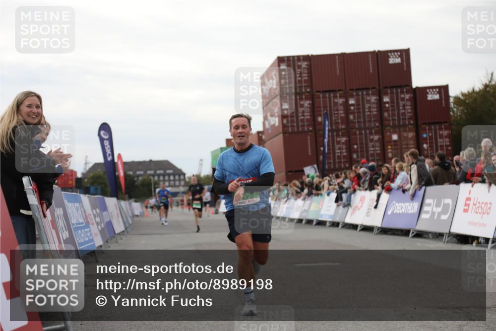 03.10.2025 - Köhlbrandbrückenlauf Yannick Fuchs http://msf.ph/oto/8989198 03.10.2025 16:01:00 Ziel 7294, 7396, 8855 meine-sportfotos.de