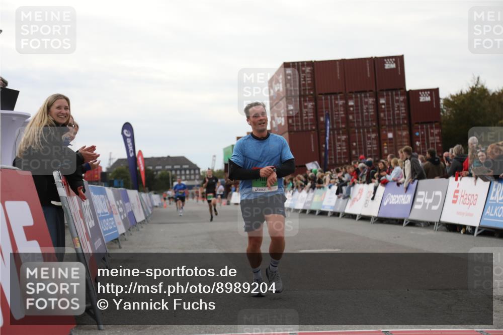 03.10.2025 - Köhlbrandbrückenlauf Yannick Fuchs http://msf.ph/oto/8989204 03.10.2025 16:01:00 Ziel 7294, 7396, 8855 meine-sportfotos.de