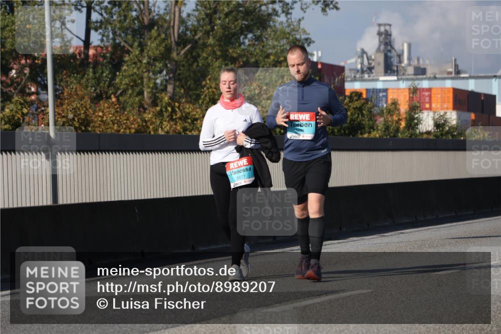 03.10.2025 - Köhlbrandbrückenlauf Luisa Fischer http://msf.ph/oto/8989207 03.10.2025 11:27:16 Position 3 3477, 3474 meine-sportfotos.de