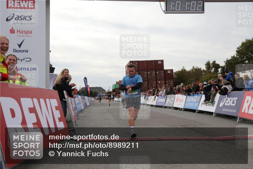 03.10.2025 - Köhlbrandbrückenlauf Yannick Fuchs http://msf.ph/oto/8989211 03.10.2025 16:01:01 Ziel 7294, 7396, 7398, 8855 meine-sportfotos.de