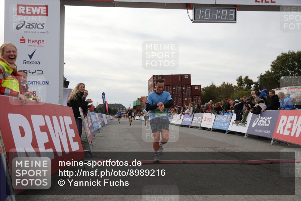 03.10.2025 - Köhlbrandbrückenlauf Yannick Fuchs http://msf.ph/oto/8989216 03.10.2025 16:01:01 Ziel 7294, 7396, 7398, 8855 meine-sportfotos.de