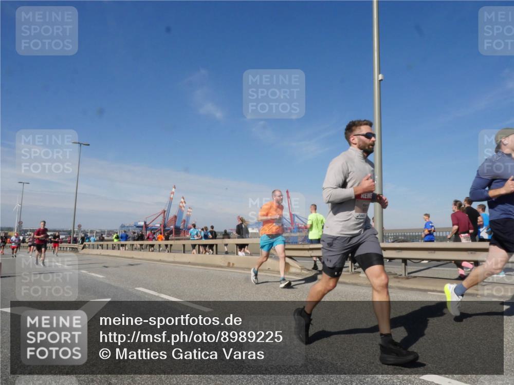 03.10.2025 - Köhlbrandbrückenlauf Matties Gatica Varas http://msf.ph/oto/8989225 03.10.2025 12:36:34 Position 2  meine-sportfotos.de
