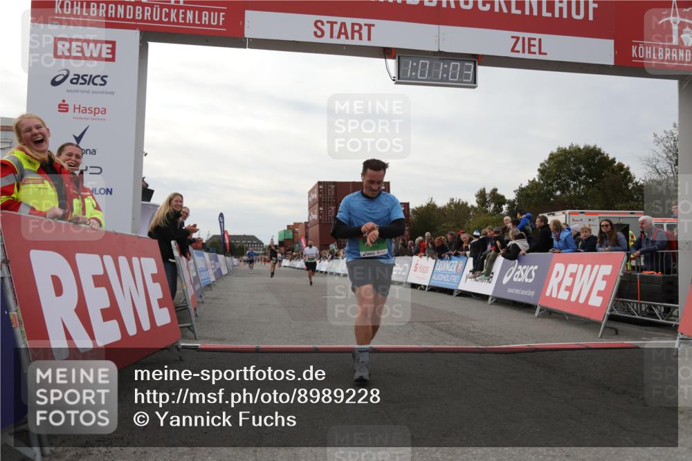 03.10.2025 - Köhlbrandbrückenlauf Yannick Fuchs http://msf.ph/oto/8989228 03.10.2025 16:01:01 Ziel 7294, 7396, 7398, 8855 meine-sportfotos.de