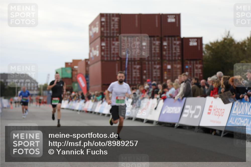 03.10.2025 - Köhlbrandbrückenlauf Yannick Fuchs http://msf.ph/oto/8989257 03.10.2025 16:01:02 Ziel 7294, 7396, 7398, 8855, 9589 meine-sportfotos.de