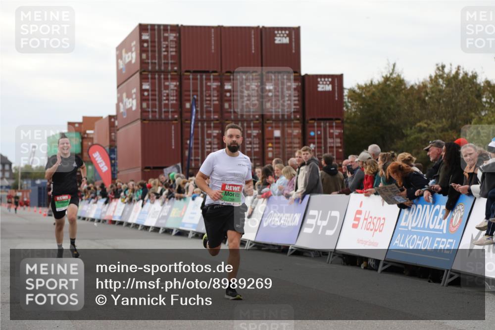 03.10.2025 - Köhlbrandbrückenlauf Yannick Fuchs http://msf.ph/oto/8989269 03.10.2025 16:01:03 Ziel 7294, 7396, 7398, 8855, 9589 meine-sportfotos.de