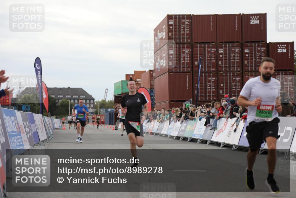 03.10.2025 - Köhlbrandbrückenlauf Yannick Fuchs http://msf.ph/oto/8989278 03.10.2025 16:01:03 Ziel 7294, 7396, 7398, 8855, 9589 meine-sportfotos.de