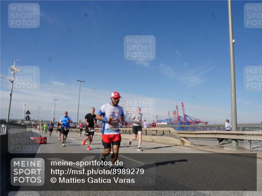 03.10.2025 - Köhlbrandbrückenlauf Matties Gatica Varas http://msf.ph/oto/8989279 03.10.2025 12:36:43 Position 2  meine-sportfotos.de