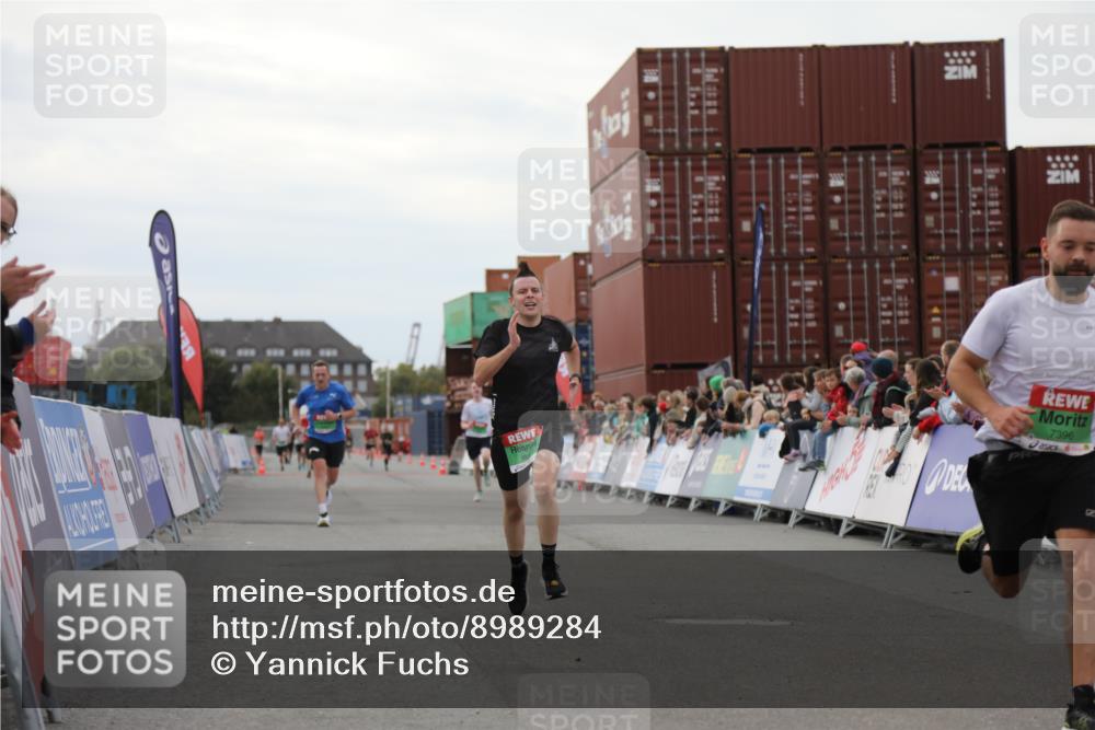 03.10.2025 - Köhlbrandbrückenlauf Yannick Fuchs http://msf.ph/oto/8989284 03.10.2025 16:01:04 Ziel 7294, 7396, 7398, 8855, 9589 meine-sportfotos.de