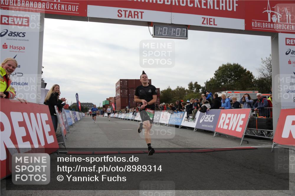 03.10.2025 - Köhlbrandbrückenlauf Yannick Fuchs http://msf.ph/oto/8989314 03.10.2025 16:01:05 Ziel 7396, 7398, 8855, 9589 meine-sportfotos.de