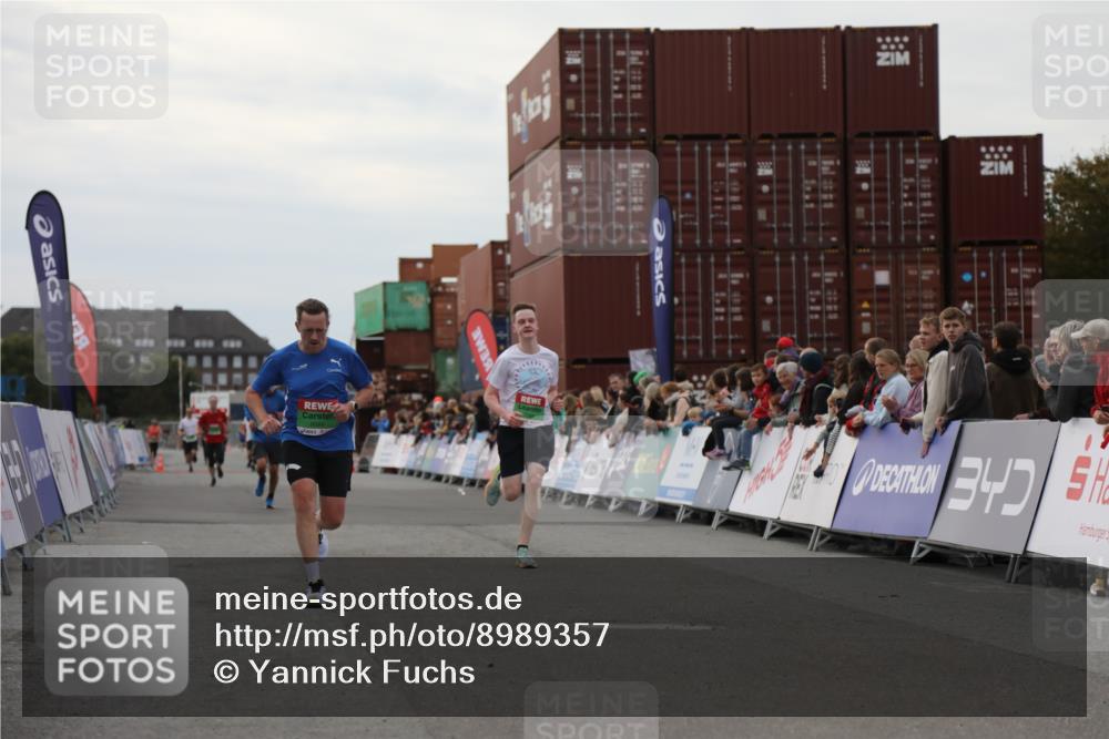 03.10.2025 - Köhlbrandbrückenlauf Yannick Fuchs http://msf.ph/oto/8989357 03.10.2025 16:01:07 Ziel 7396, 7398, 8855, 9589 meine-sportfotos.de