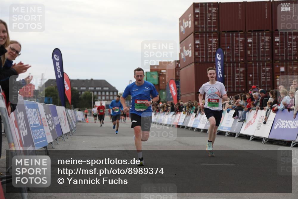 03.10.2025 - Köhlbrandbrückenlauf Yannick Fuchs http://msf.ph/oto/8989374 03.10.2025 16:01:08 Ziel 7282, 7396, 7398, 8855, 9589 meine-sportfotos.de