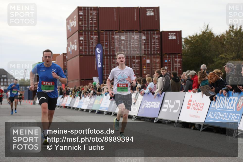 03.10.2025 - Köhlbrandbrückenlauf Yannick Fuchs http://msf.ph/oto/8989394 03.10.2025 16:01:09 Ziel 7282, 7398, 8855, 9589 meine-sportfotos.de