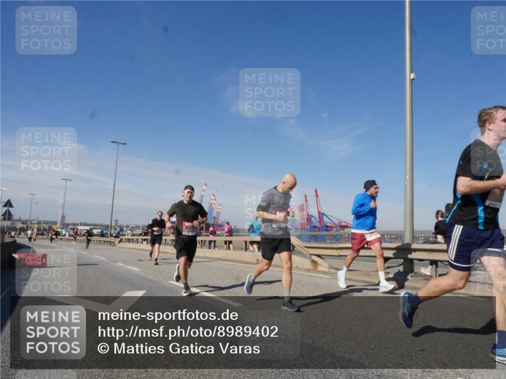 03.10.2025 - Köhlbrandbrückenlauf Matties Gatica Varas http://msf.ph/oto/8989402 03.10.2025 12:37:02 Position 2  meine-sportfotos.de