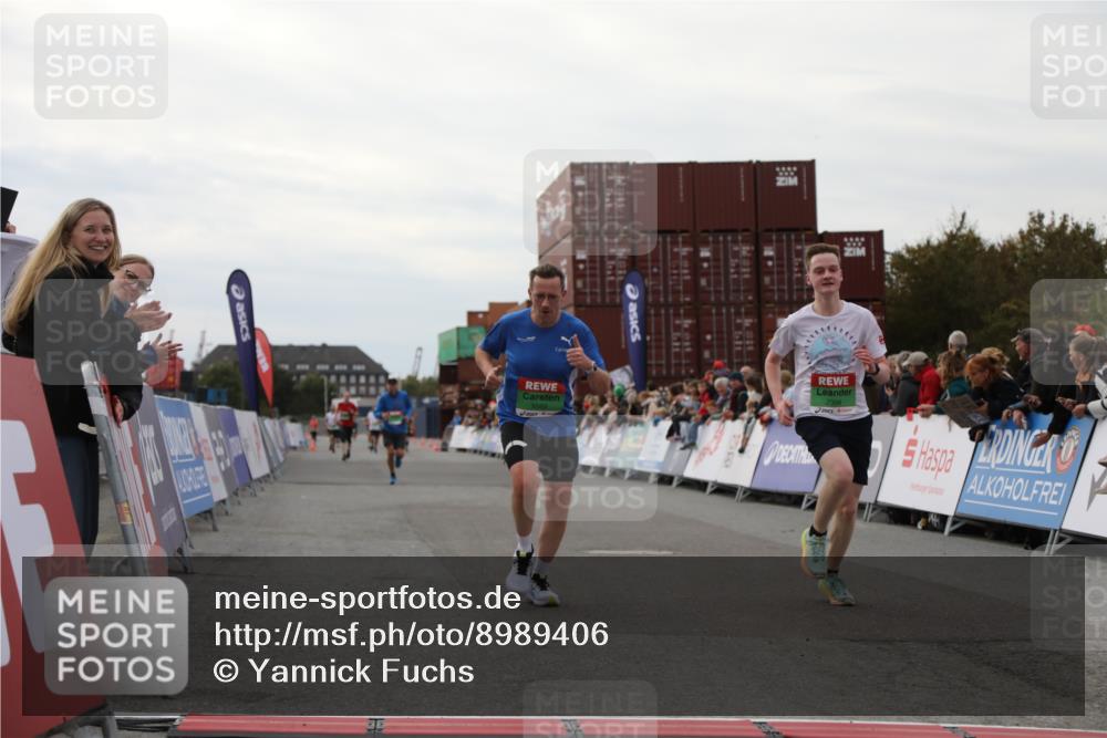03.10.2025 - Köhlbrandbrückenlauf Yannick Fuchs http://msf.ph/oto/8989406 03.10.2025 16:01:09 Ziel 7282, 7398, 8855, 9589 meine-sportfotos.de