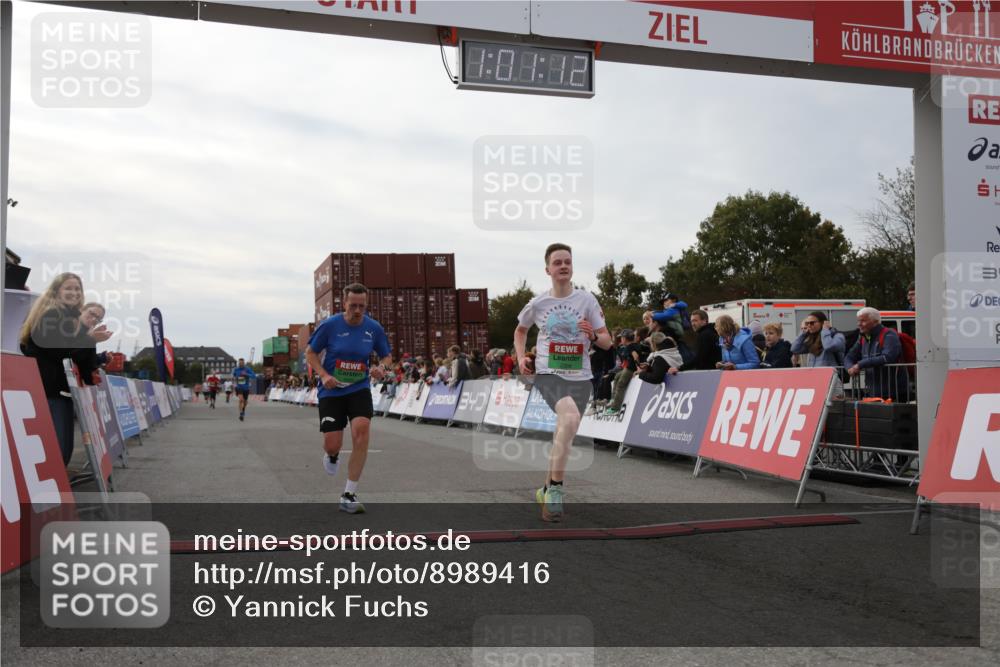 03.10.2025 - Köhlbrandbrückenlauf Yannick Fuchs http://msf.ph/oto/8989416 03.10.2025 16:01:10 Ziel 7282, 7398, 9589 meine-sportfotos.de
