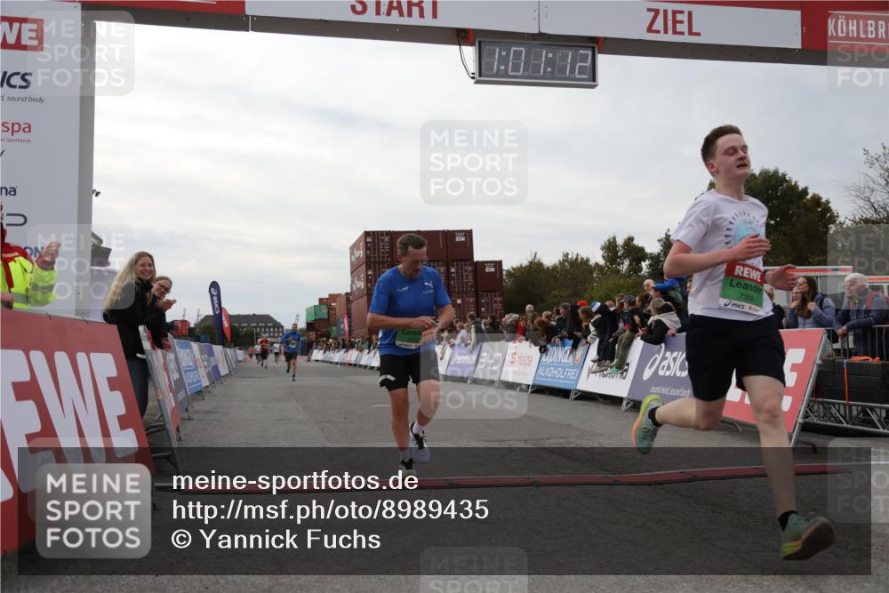03.10.2025 - Köhlbrandbrückenlauf Yannick Fuchs http://msf.ph/oto/8989435 03.10.2025 16:01:10 Ziel 7282, 7398, 9589 meine-sportfotos.de