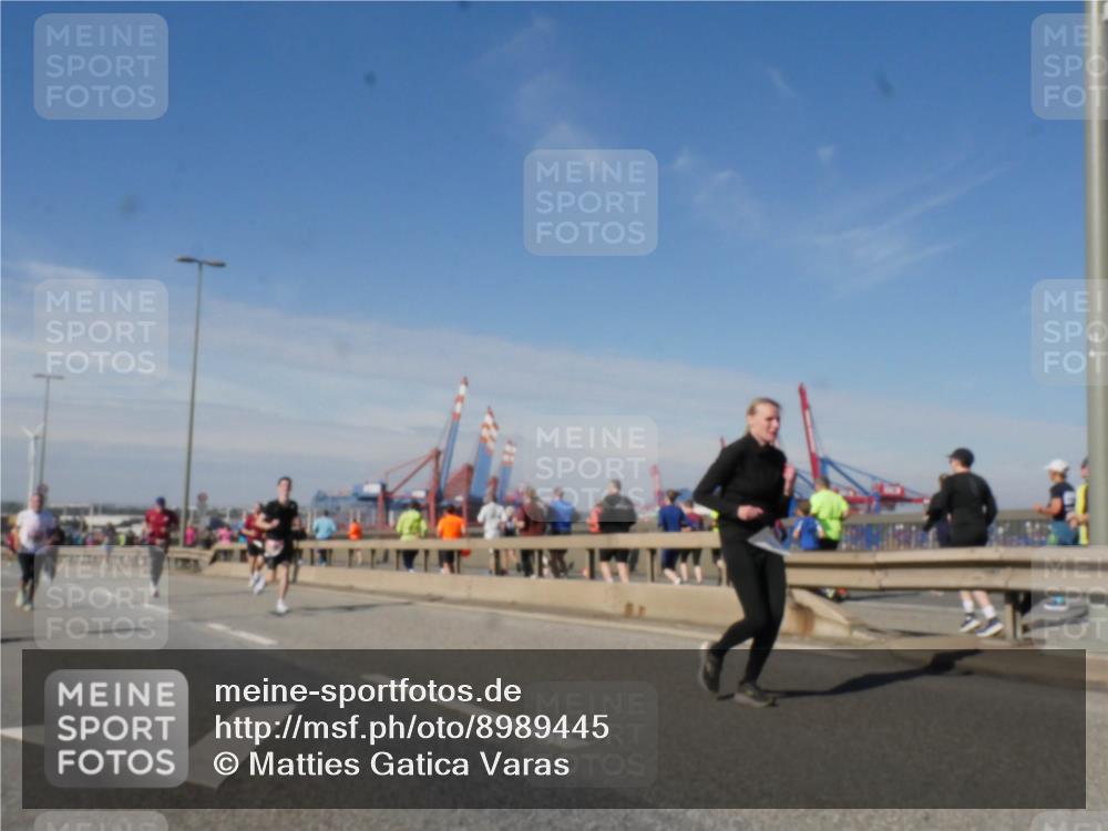 03.10.2025 - Köhlbrandbrückenlauf Matties Gatica Varas http://msf.ph/oto/8989445 03.10.2025 12:37:10 Position 2  meine-sportfotos.de