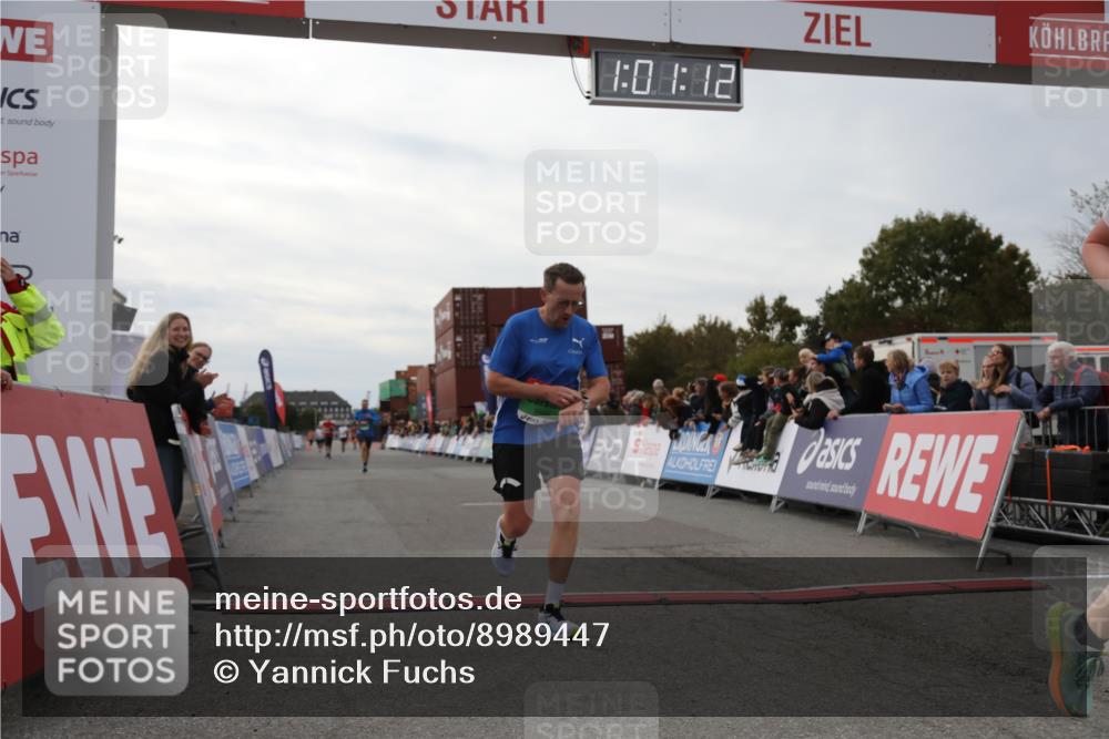 03.10.2025 - Köhlbrandbrückenlauf Yannick Fuchs http://msf.ph/oto/8989447 03.10.2025 16:01:10 Ziel 7282, 7398, 9589 meine-sportfotos.de
